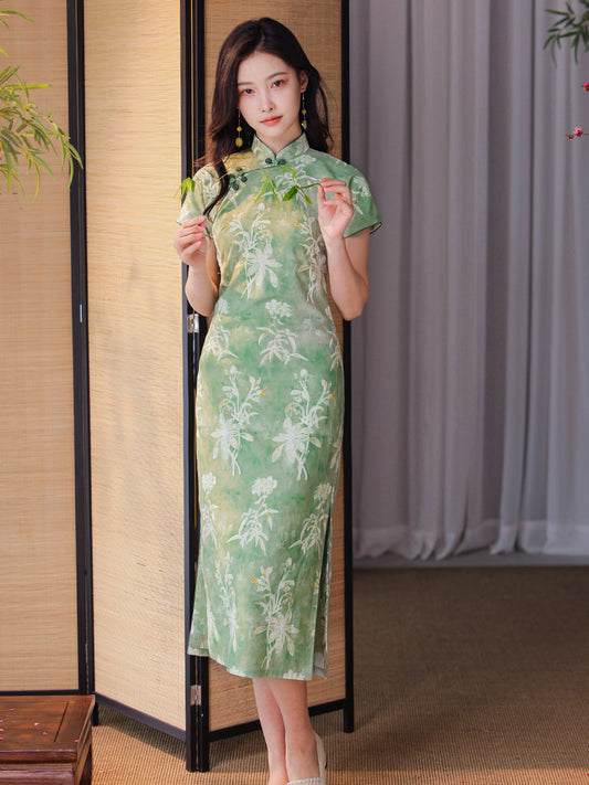 Tender Green Embroidered Lily Orchid | Modern one-Pieces Qipao Dress (杳卿)