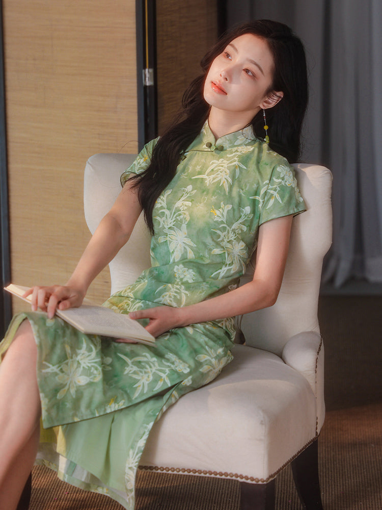 Tender Green Embroidered Lily Orchid | Modern one-Pieces Qipao Dress (杳卿)