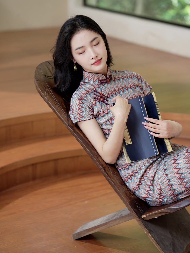 A beige base color with zigzag stripes in red, blue and brown|Modern one-Pieces Qipao Dress(倾黛)