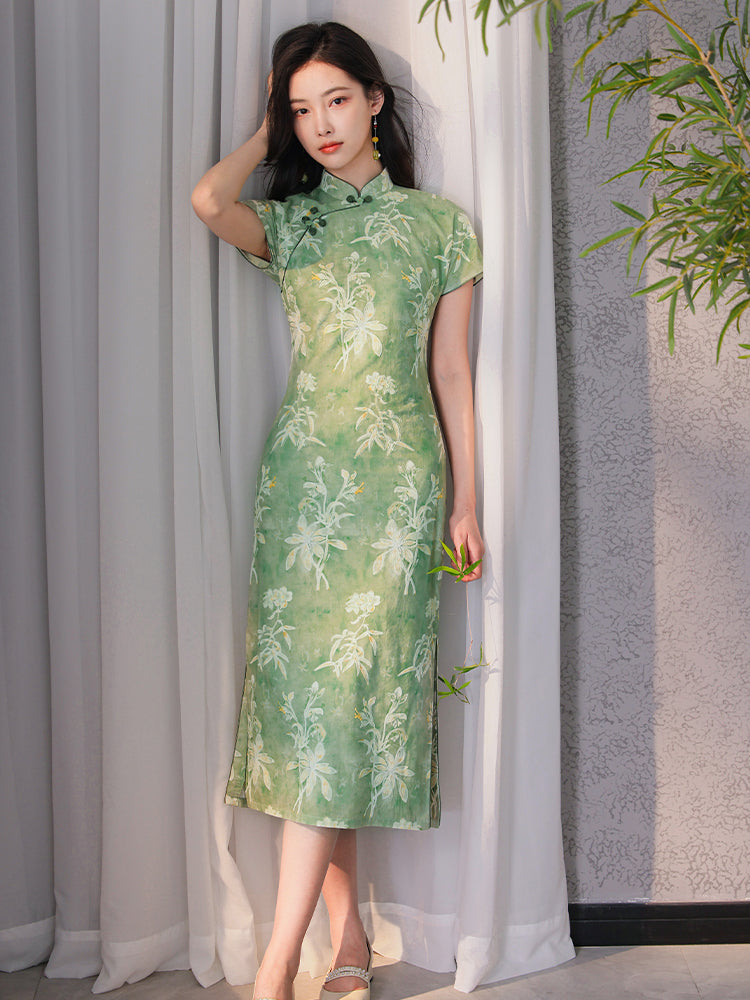Tender Green Embroidered Lily Orchid | Modern one-Pieces Qipao Dress (杳卿)