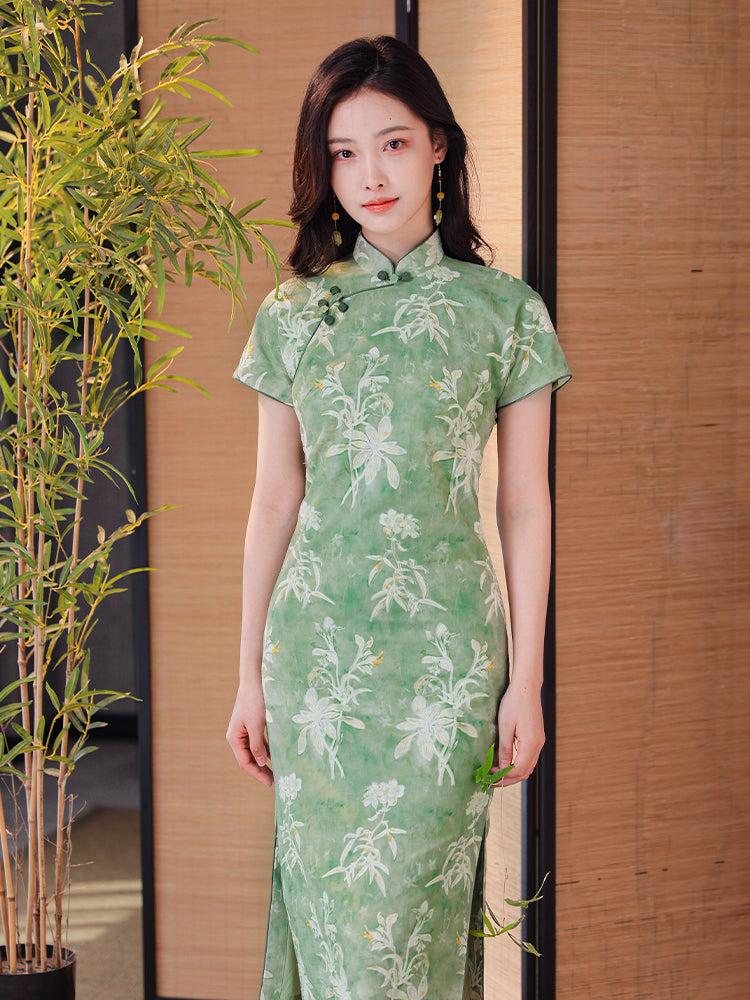 Tender Green Embroidered Lily Orchid | Modern one-Pieces Qipao Dress (杳卿)