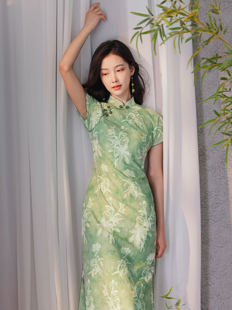 Tender Green Embroidered Lily Orchid | Modern one-Pieces Qipao Dress (杳卿)