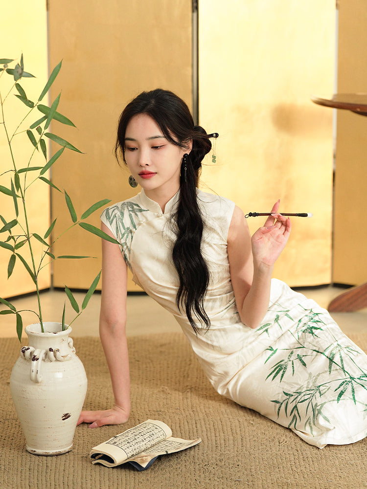 Botanical-Dyed Ivory Silk Satin | Modern one-Pieces Qipao Dress (青韵)