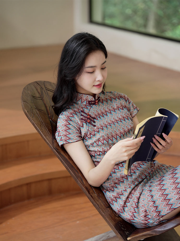 A beige base color with zigzag stripes in red, blue and brown|Modern one-Pieces Qipao Dress(倾黛)