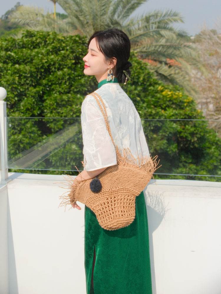 White |Qipao-Inspired Kimono Wrap with Floral Stitchwork(鹤云) - E·Beauty