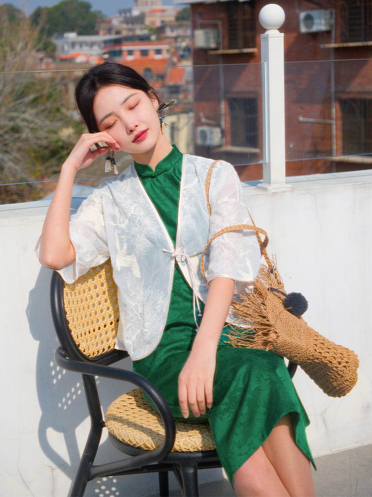 White |Qipao-Inspired Kimono Wrap with Floral Stitchwork(鹤云) - E·Beauty