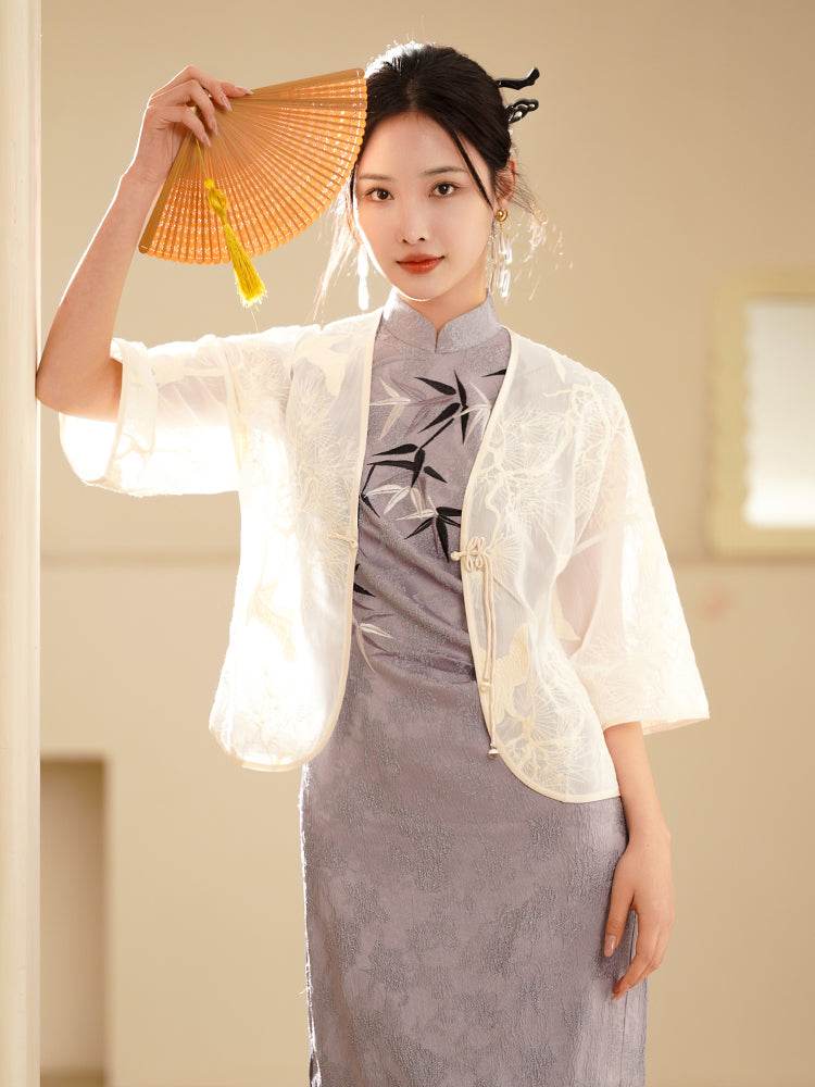 White |Qipao-Inspired Kimono Wrap with Floral Stitchwork(鹤云) - E·Beauty