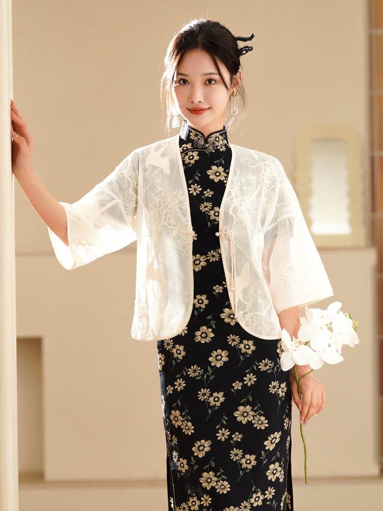 White |Qipao-Inspired Kimono Wrap with Floral Stitchwork(鹤云) - E·Beauty