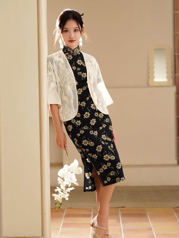 White |Qipao-Inspired Kimono Wrap with Floral Stitchwork(鹤云) - E·Beauty