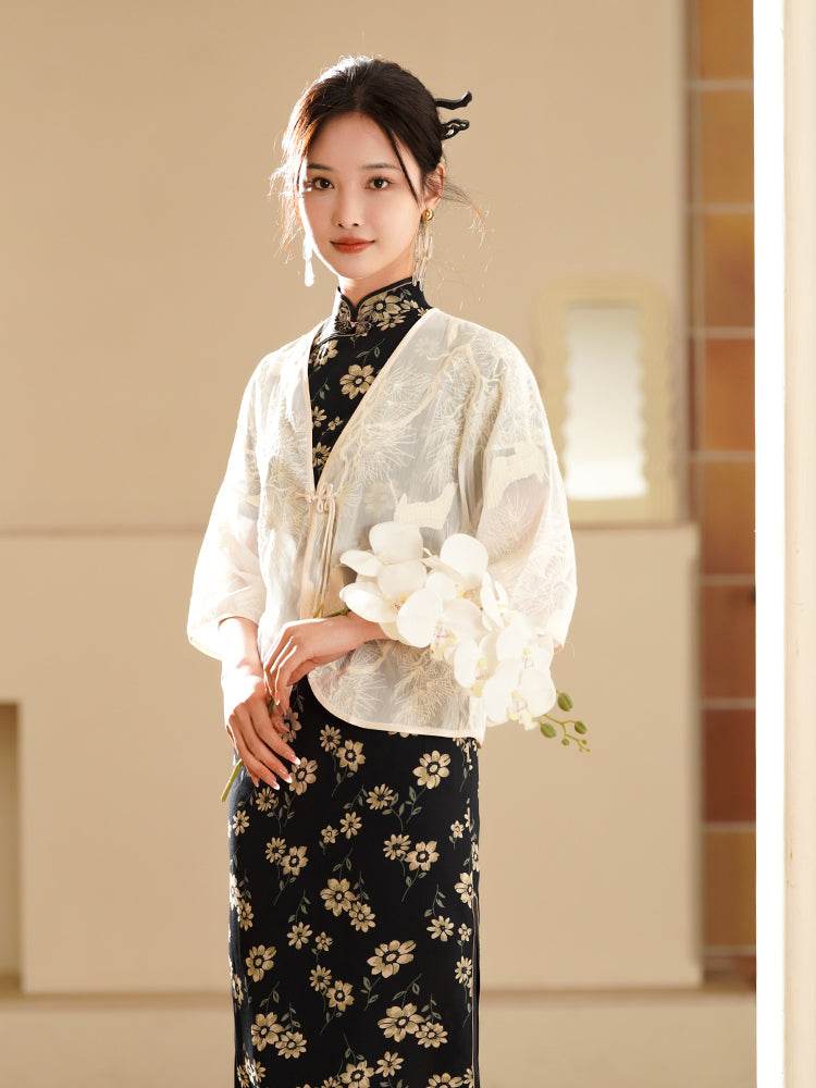 White |Qipao-Inspired Kimono Wrap with Floral Stitchwork(鹤云) - E·Beauty