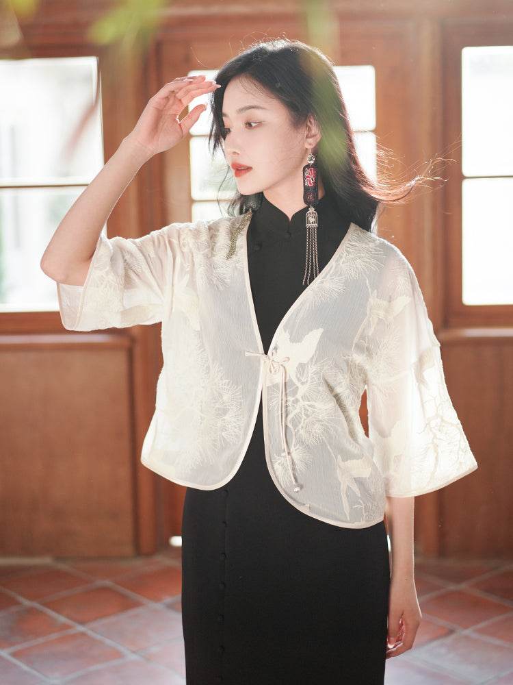 White |Qipao-Inspired Kimono Wrap with Floral Stitchwork(鹤云) - E·Beauty