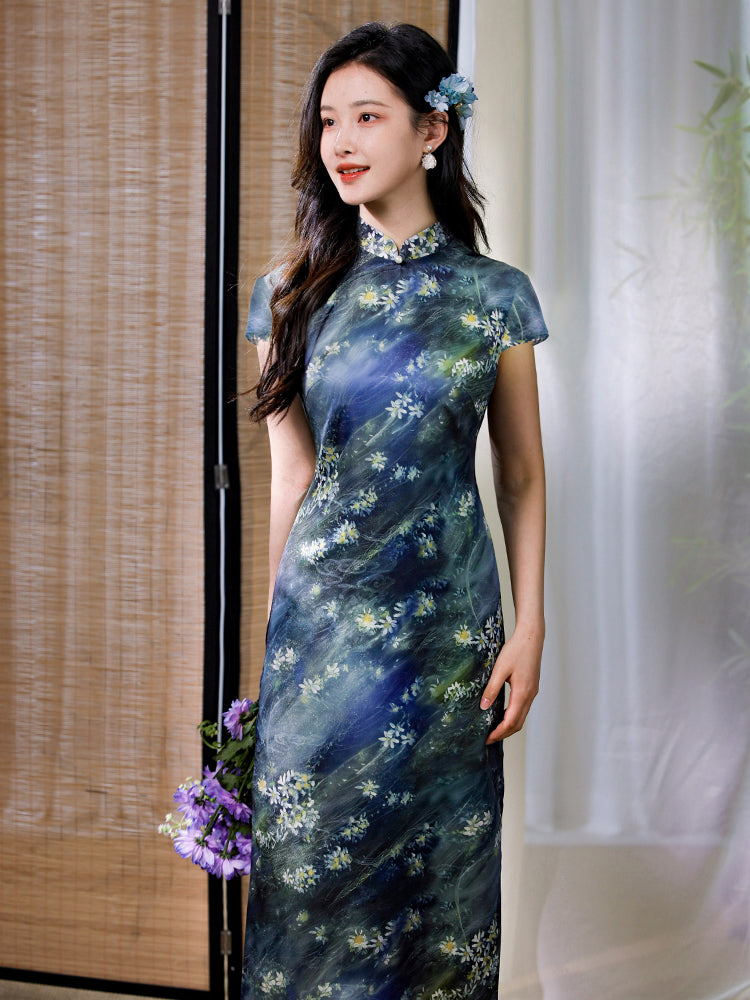 Sky-Blue Jinling Satin with Cosmic Daisies - Relaxed Silhouette | Modern one-Pieces Qipao Dress (彗予)