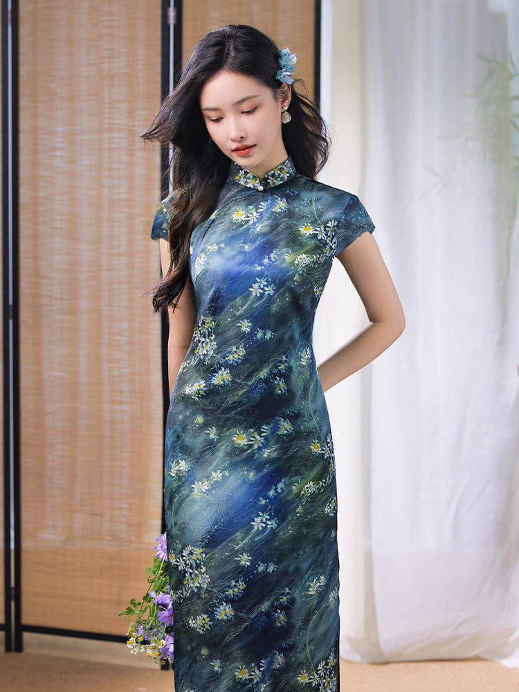 Sky-Blue Jinling Satin with Cosmic Daisies - Relaxed Silhouette | Modern one-Pieces Qipao Dress (彗予)