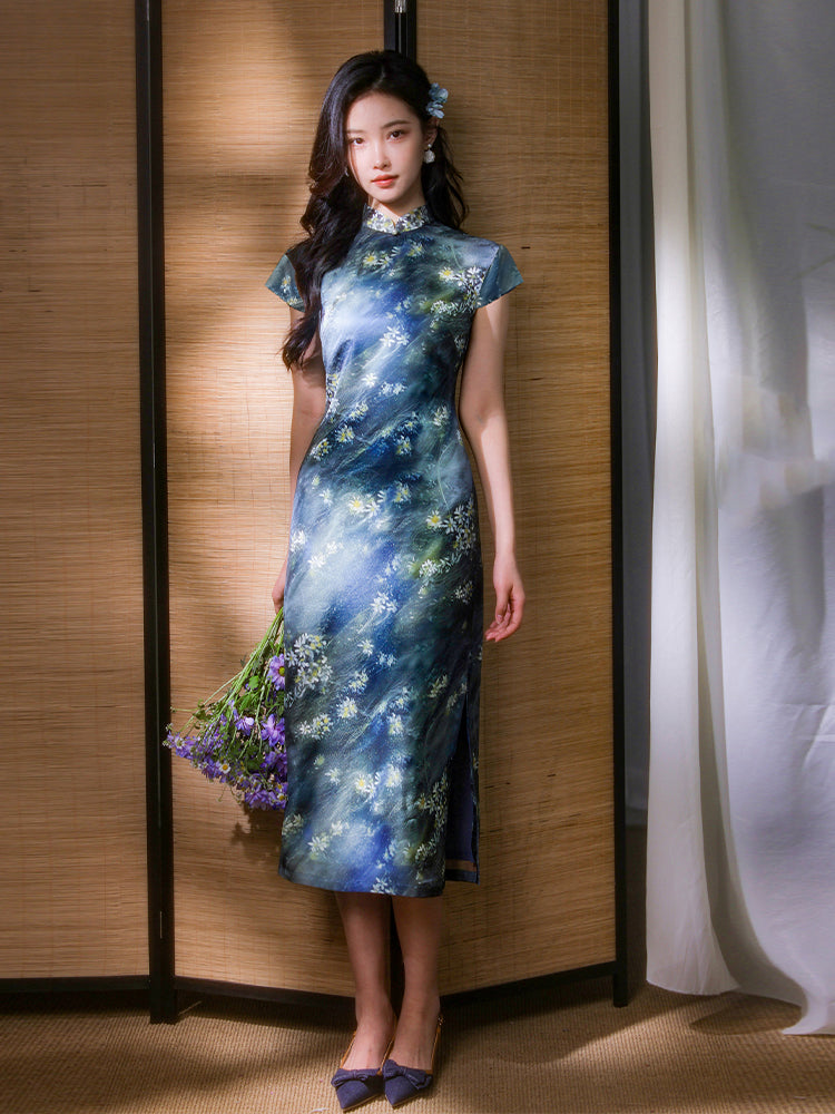 Sky-Blue Jinling Satin with Cosmic Daisies - Relaxed Silhouette | Modern one-Pieces Qipao Dress (彗予)