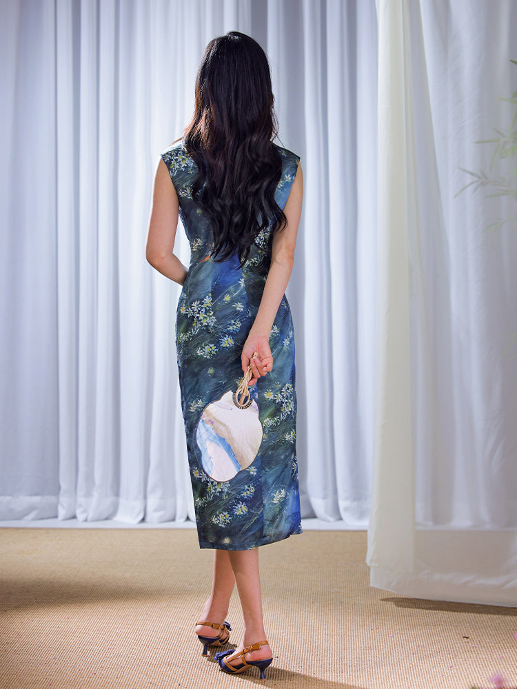 Sky-Blue Jinling Satin with Cosmic Daisies - Relaxed Silhouette | Modern one-Pieces Qipao Dress (彗予)