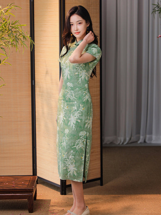 Tender Green Embroidered Lily Orchid | Modern one-Pieces Qipao Dress (杳卿)
