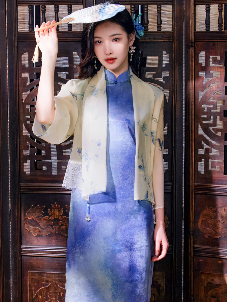 Light beige with pale blue floral prints cardigan（蔓蝶）
