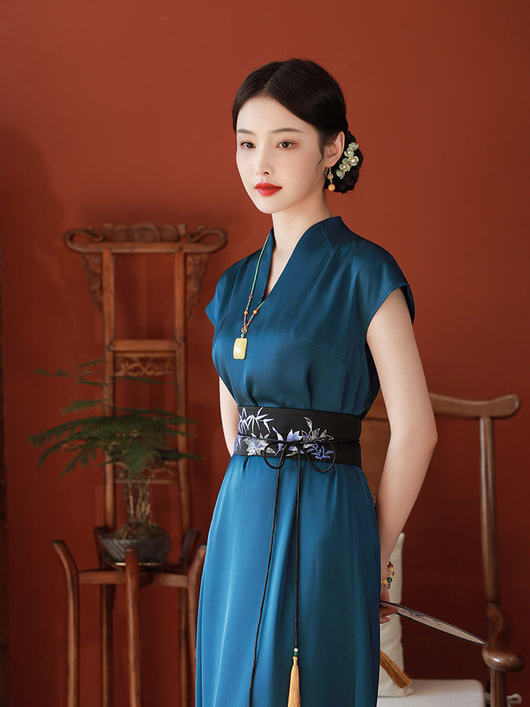 Peacock Blue Silk Satin Artisanal Embroidery | Neo-Chinese Dress (莞莞)