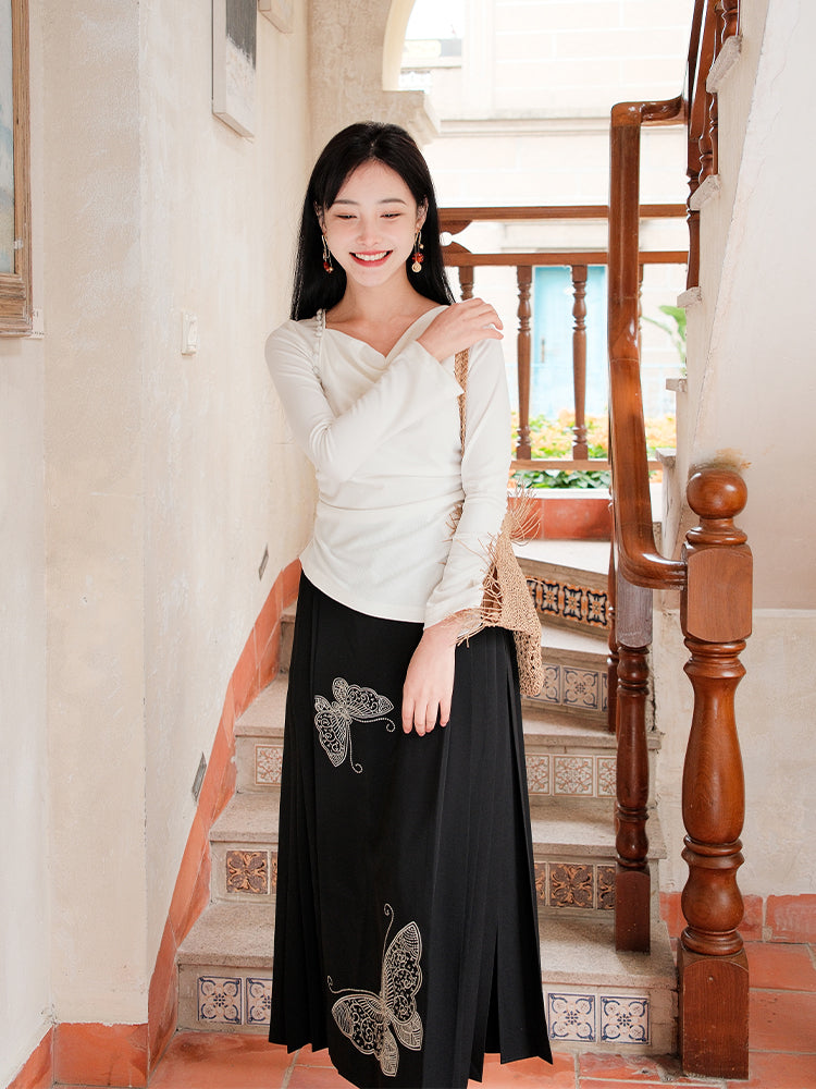 Milky White Long-Sleeve Knit | Contemporary Chinese-Inspired Top（南汐）