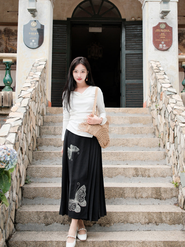 Milky White Long-Sleeve Knit | Contemporary Chinese-Inspired Top（南汐）
