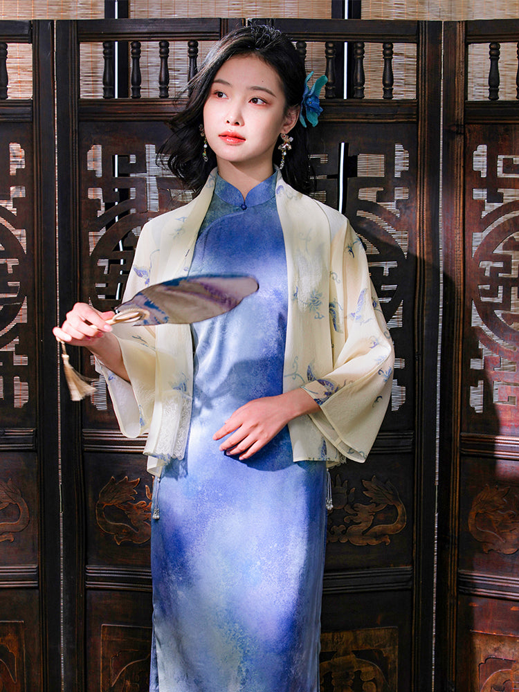 Light beige with pale blue floral prints cardigan（蔓蝶）