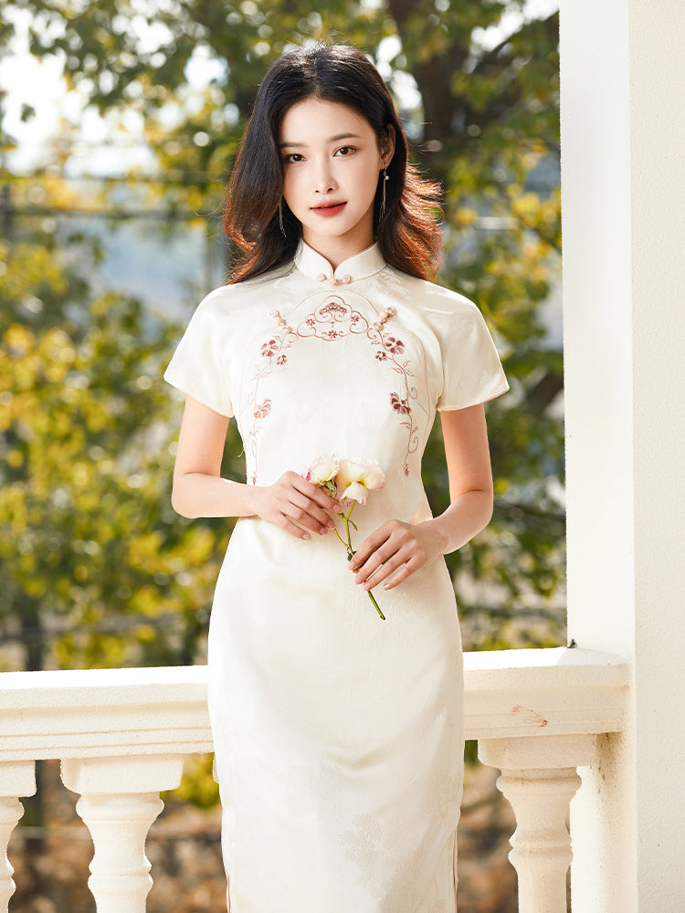 Ivory Vintage Ruyi Embroidery  | Modern one-Pieces Qipao Dress（玉茗）