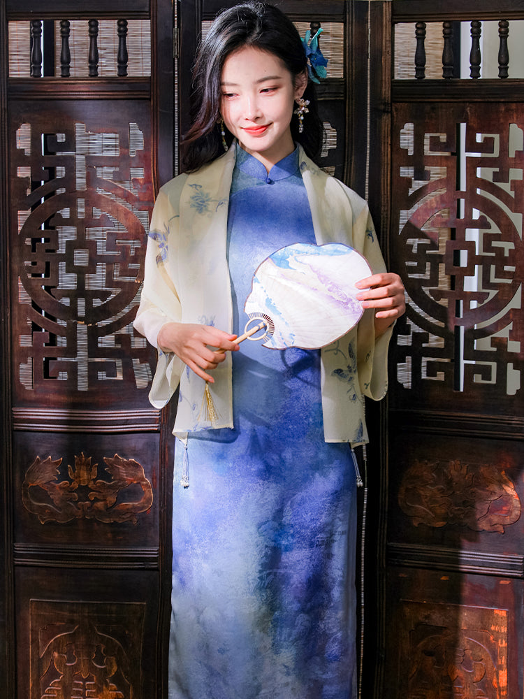 Light beige with pale blue floral prints cardigan（蔓蝶）