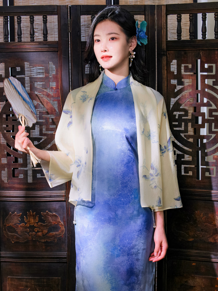Light beige with pale blue floral prints cardigan（蔓蝶）