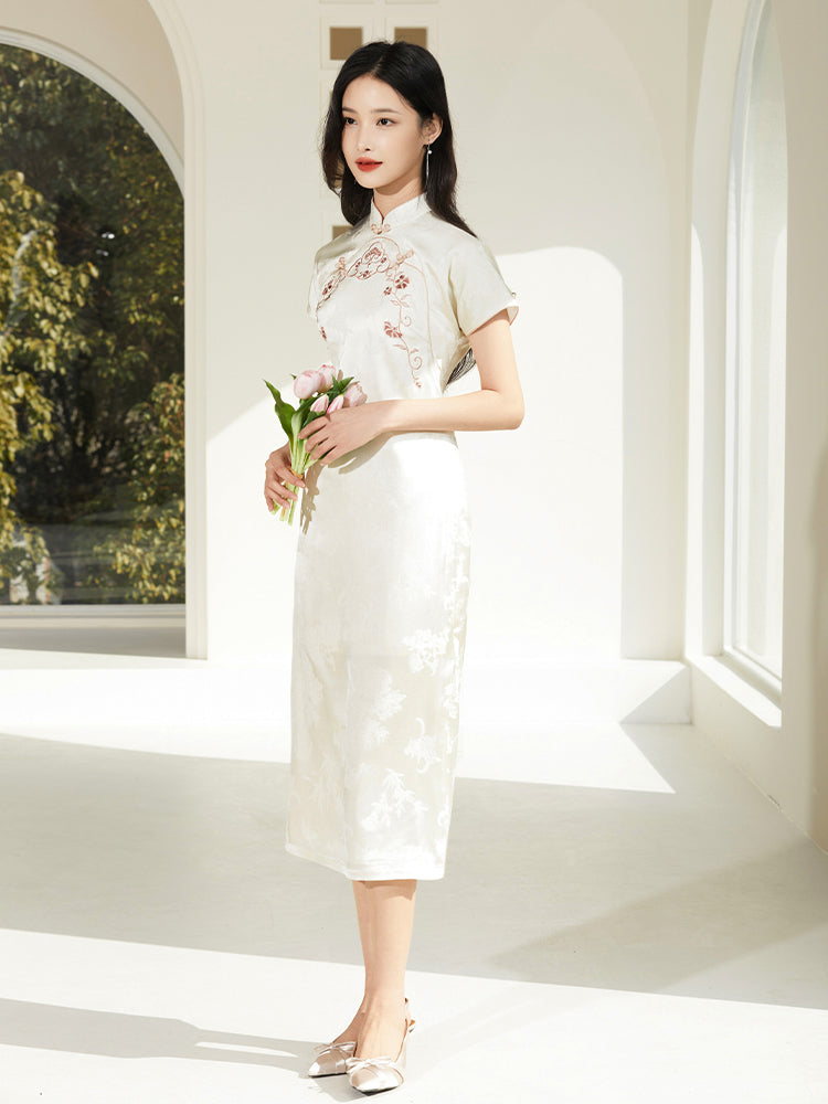 Ivory Vintage Ruyi Embroidery  | Modern one-Pieces Qipao Dress（玉茗）