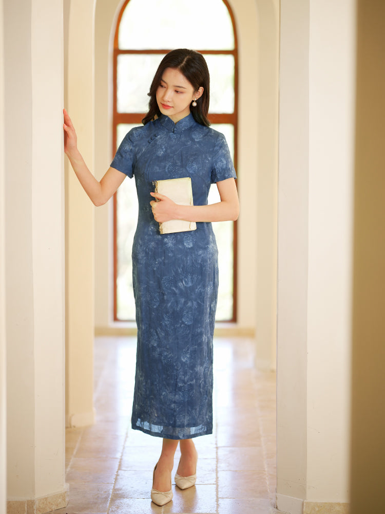 Blue-and-White Porcelain Botanical Indigo Silk | Modern one-Pieces Qipao Dress (箐黛)