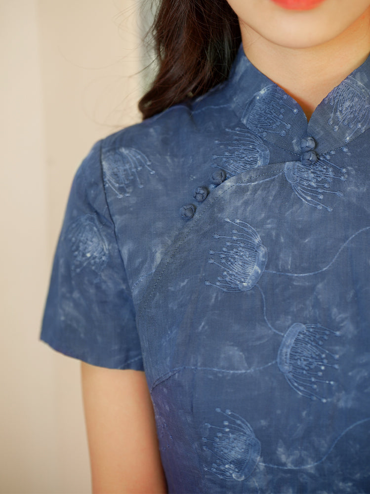 Blue-and-White Porcelain Botanical Indigo Silk | Modern one-Pieces Qipao Dress (箐黛)
