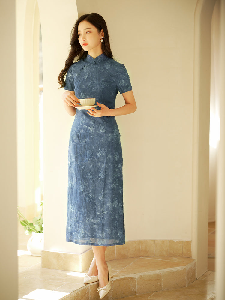 Blue-and-White Porcelain Botanical Indigo Silk | Modern one-Pieces Qipao Dress (箐黛)